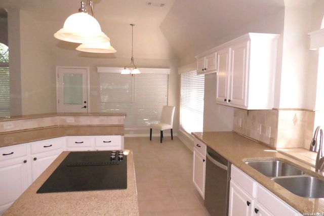 14 GROGANS MILL DR, San Antonio, TX 78248