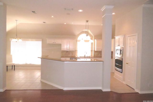 14 GROGANS MILL DR, San Antonio, TX 78248