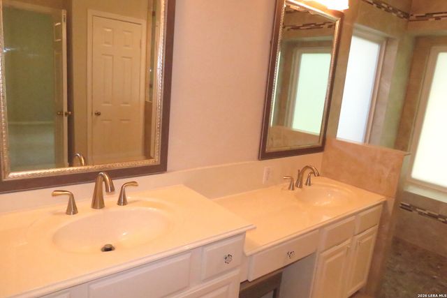14 GROGANS MILL DR, San Antonio, TX 78248