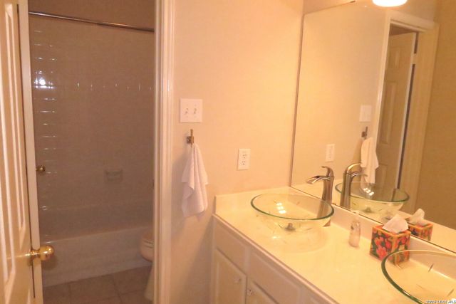 14 GROGANS MILL DR, San Antonio, TX 78248