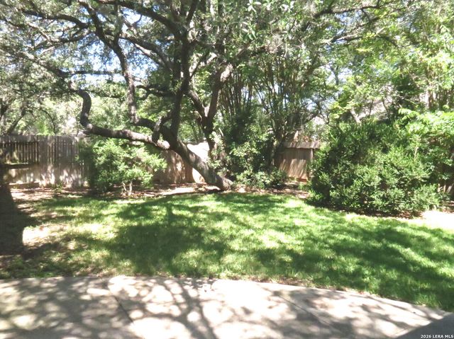 14 GROGANS MILL DR, San Antonio, TX 78248