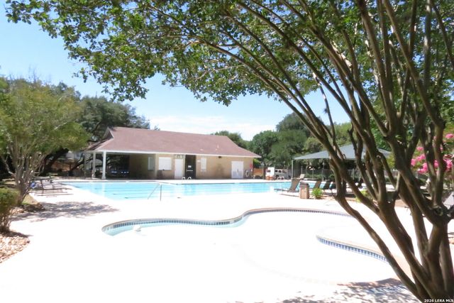 14 GROGANS MILL DR, San Antonio, TX 78248