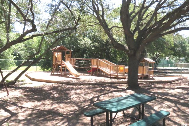 14 GROGANS MILL DR, San Antonio, TX 78248