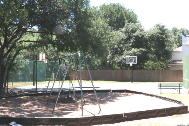 14 GROGANS MILL DR, San Antonio, TX 78248