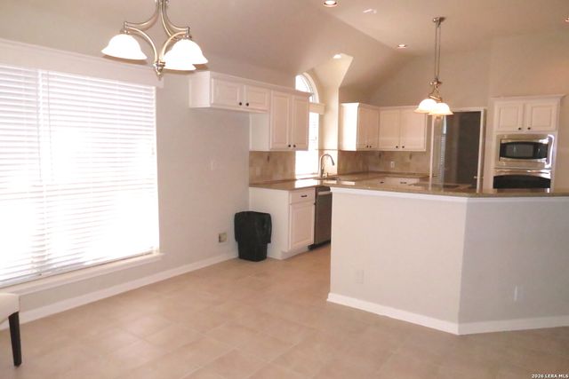 14 GROGANS MILL DR, San Antonio, TX 78248