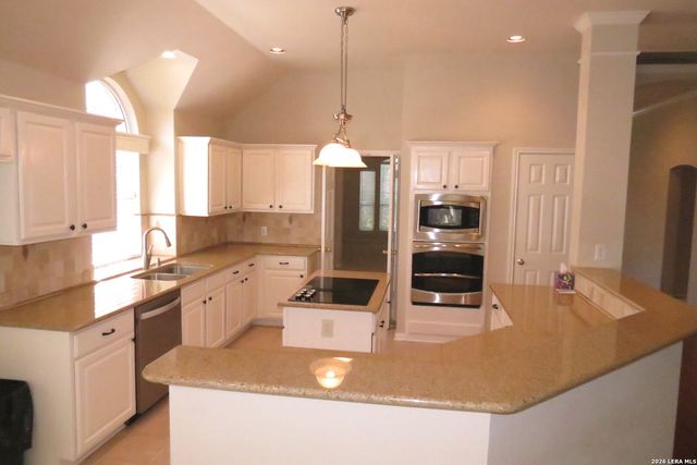 14 GROGANS MILL DR, San Antonio, TX 78248