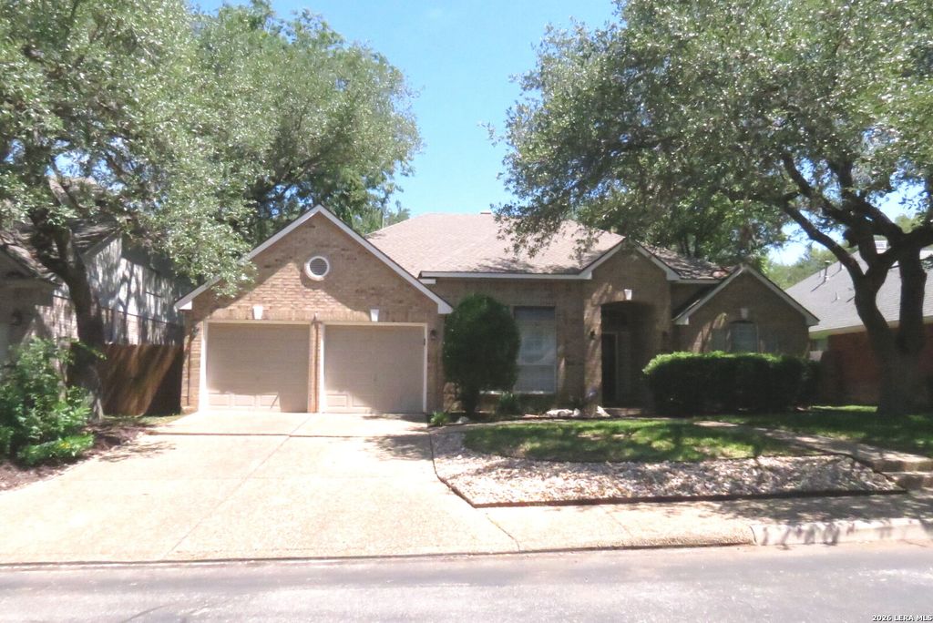 14 GROGANS MILL DR, San Antonio, TX 78248