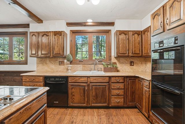 39 School Street, Hopkinton, MA 01748