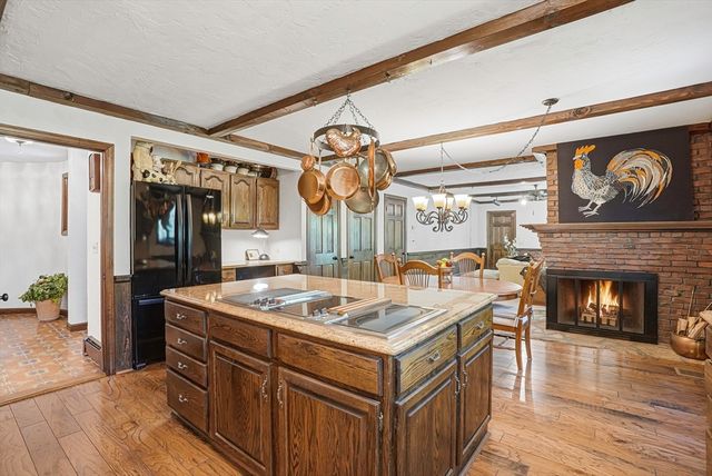 39 School Street, Hopkinton, MA 01748