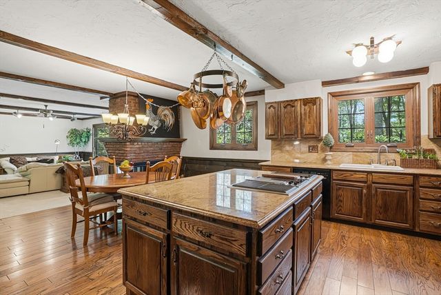 39 School Street, Hopkinton, MA 01748