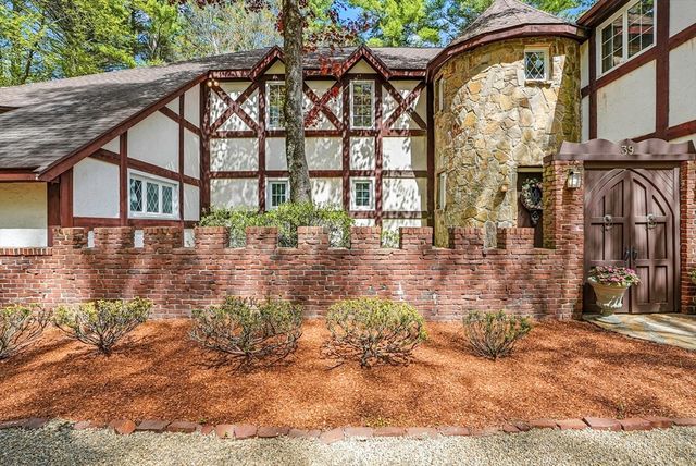 39 School Street, Hopkinton, MA 01748