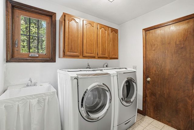 39 School Street, Hopkinton, MA 01748