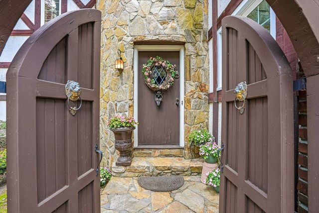 39 School Street, Hopkinton, MA 01748
