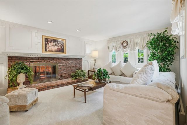 39 School Street, Hopkinton, MA 01748