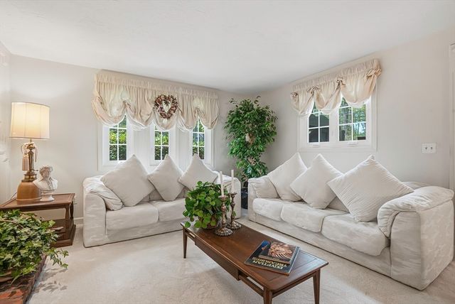 39 School Street, Hopkinton, MA 01748
