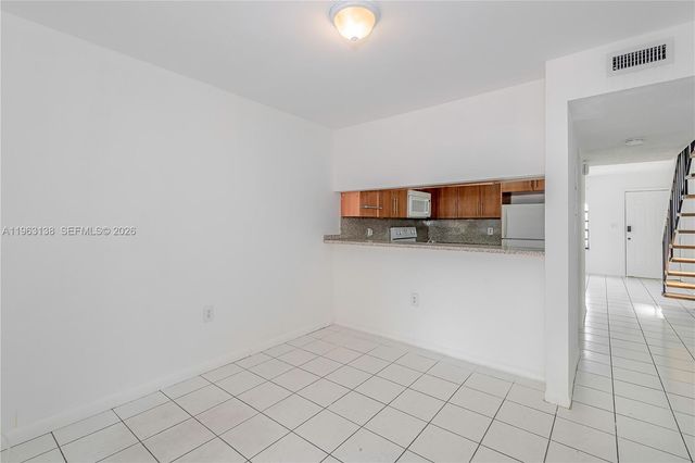 1082 W 79th St 25, Hialeah, FL 33014
