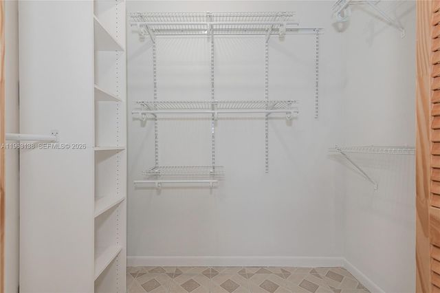 1082 W 79th St 25, Hialeah, FL 33014