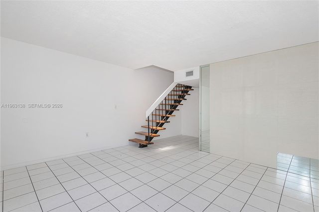 1082 W 79th St 25, Hialeah, FL 33014