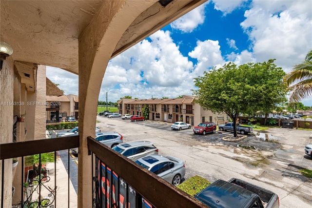 1082 W 79th St 25, Hialeah, FL 33014