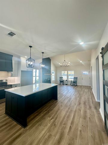 121 S First Street, Benton, AR 72015