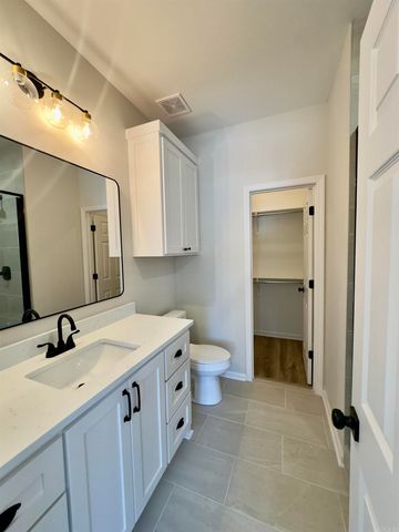 121 S First Street, Benton, AR 72015