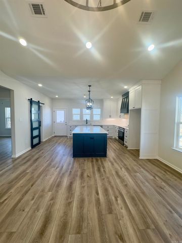 121 S First Street, Benton, AR 72015