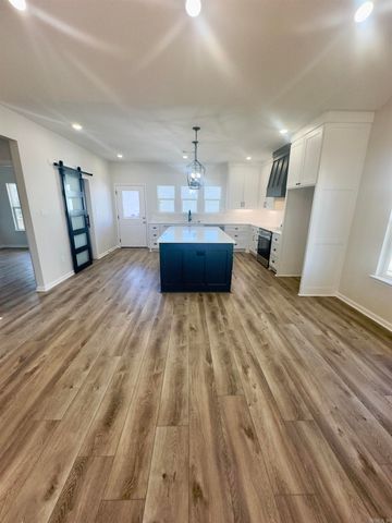 121 S First Street, Benton, AR 72015