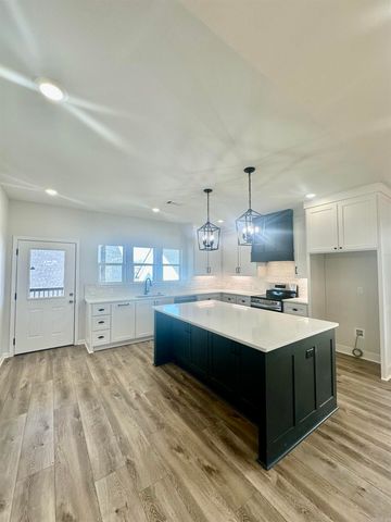 121 S First Street, Benton, AR 72015