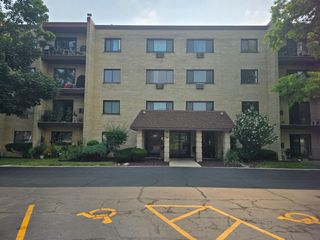 7221 Wolf Road 308b, Indian Head Park, IL 60525