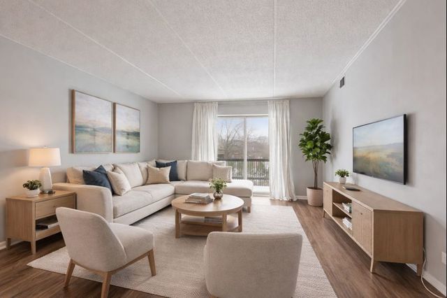 8025 Woodglen Lane 303, Downers Grove, IL 60516