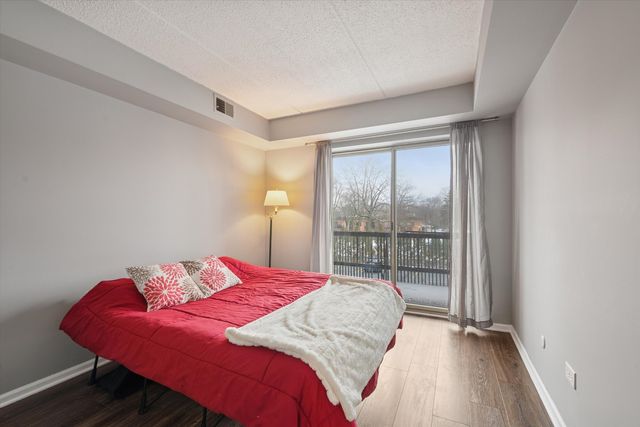 8025 Woodglen Lane 303, Downers Grove, IL 60516