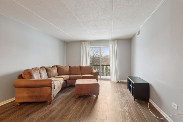 8025 Woodglen Lane 303, Downers Grove, IL 60516