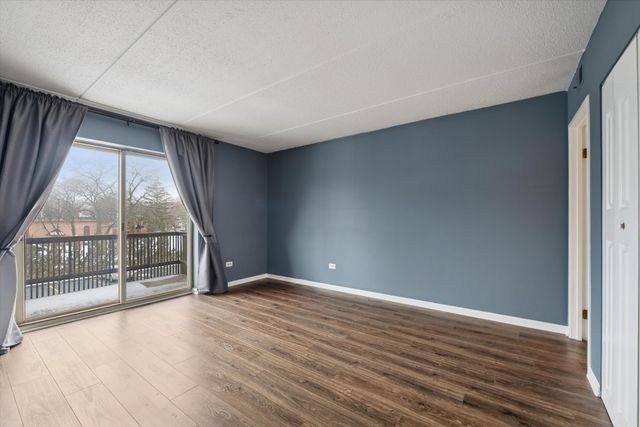 8025 Woodglen Lane 303, Downers Grove, IL 60516