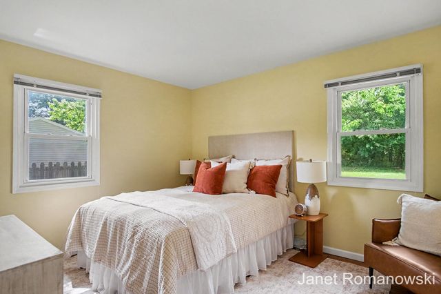 11141 Woodbushe Drive SE, Lowell, MI 49331