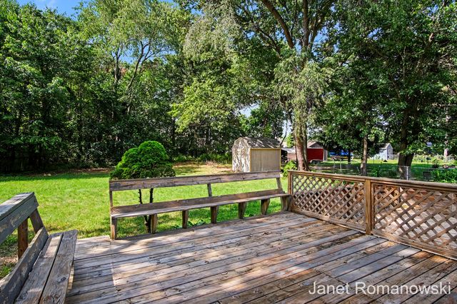 11141 Woodbushe Drive SE, Lowell, MI 49331