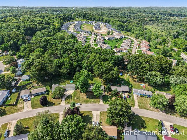 11141 Woodbushe Drive SE, Lowell, MI 49331