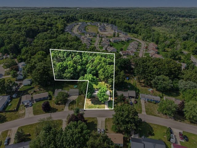 11141 Woodbushe Drive SE, Lowell, MI 49331