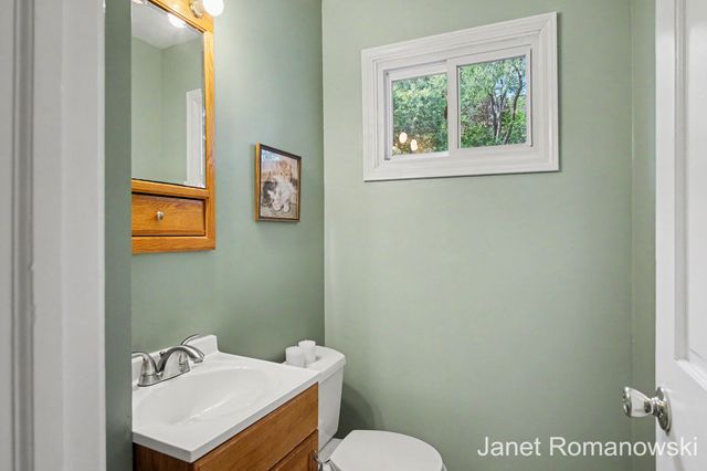11141 Woodbushe Drive SE, Lowell, MI 49331
