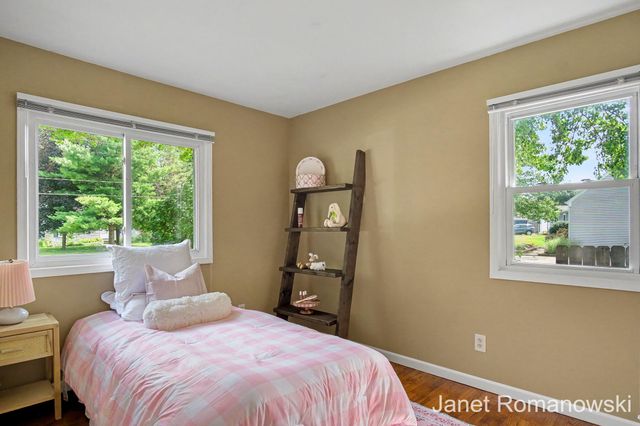 11141 Woodbushe Drive SE, Lowell, MI 49331