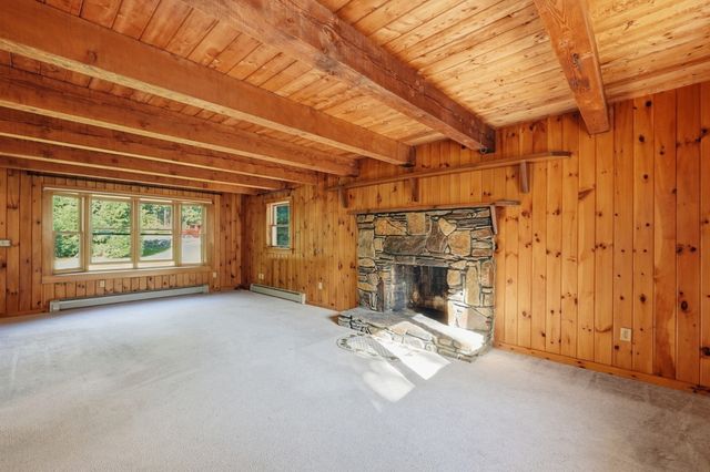 221 Pierce Rd, West Brookfield, MA 01585