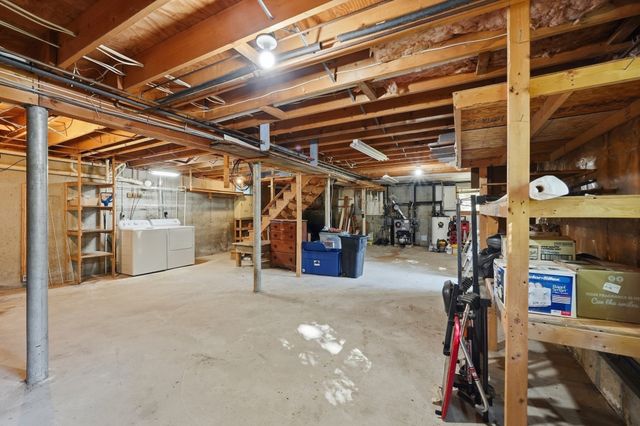 221 Pierce Rd, West Brookfield, MA 01585