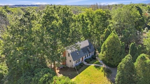 221 Pierce Rd, West Brookfield, MA 01585