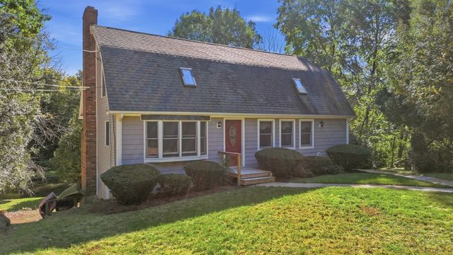 221 Pierce Rd, West Brookfield, MA 01585