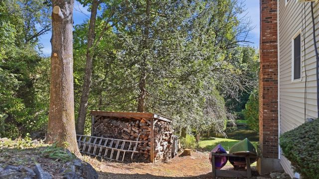 221 Pierce Rd, West Brookfield, MA 01585