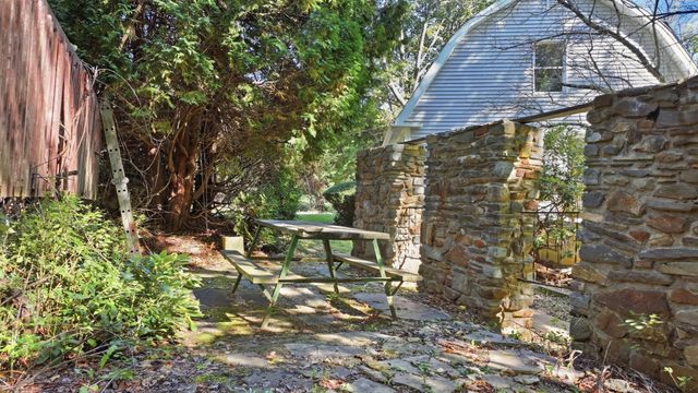 221 Pierce Rd, West Brookfield, MA 01585