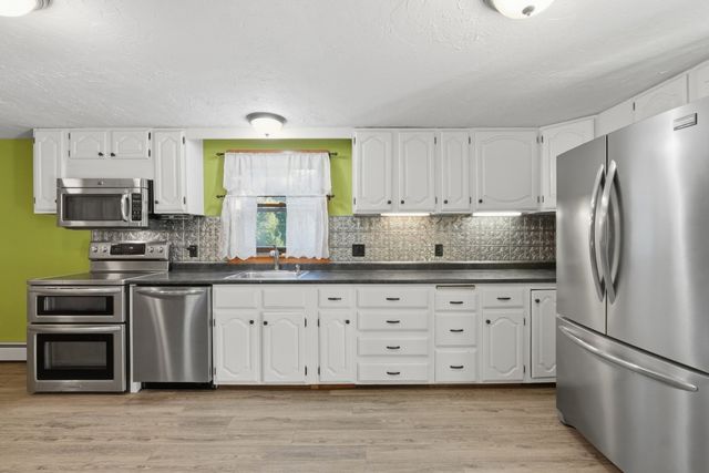 221 Pierce Rd, West Brookfield, MA 01585