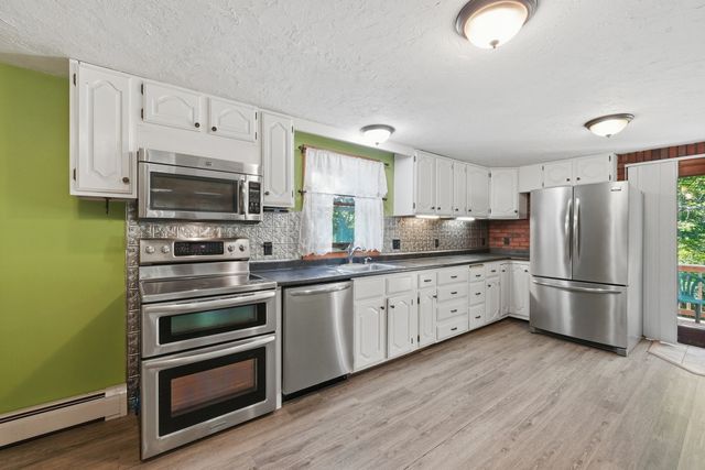 221 Pierce Rd, West Brookfield, MA 01585