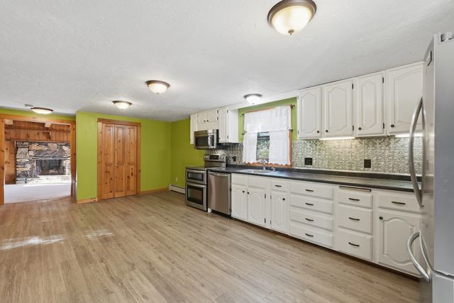 221 Pierce Rd, West Brookfield, MA 01585