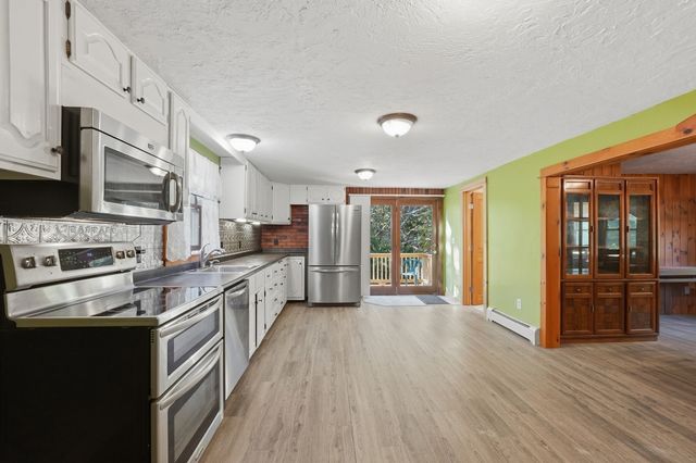 221 Pierce Rd, West Brookfield, MA 01585