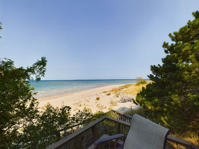 14619 N Cathead Bay Drive, Leelanau Twp, MI 49670